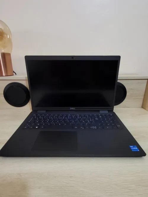 DELL LATITUDE 3520 15.6'' FHD | INTEL CORE i5 1135G7 | 8GB RAM | 256GB SSD | INTEL IRIS XE GRAPHICS