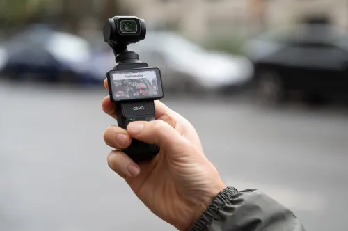 DJI Osmo Pocket 3 Créateur Combo Bundle, camera vlog CMOS 1'' et Vidéo 4K/120 ips, digital et petite, Stabilisation à 3 axes, Suivi Facial/Objet, MAP rapide, avec Micro pour un Son net