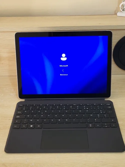 Microsoft Surface GO 2 TACTILE | CORE M3-8100Y 1.61GHz | 8GB RAM | 128GB SSD | | Poids : 544g