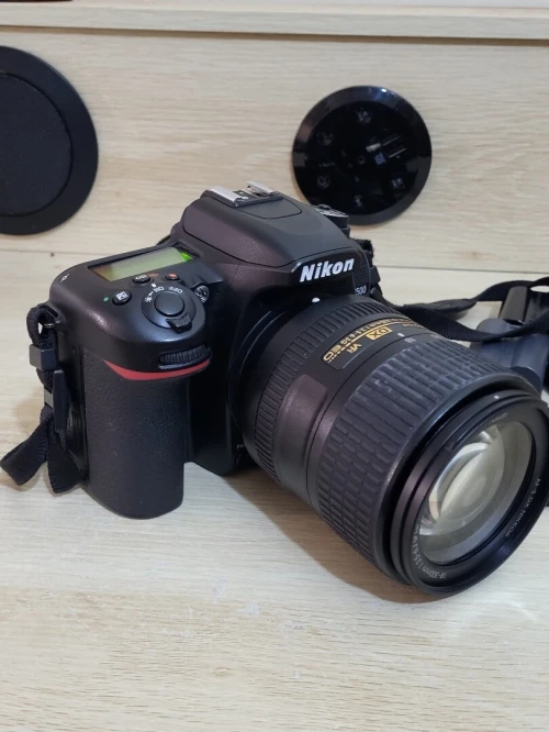 Nikon D7500 DSLR Reflex APS-C DX 20.9 Mégapixels Vidéo 4K UHD + AF-S DX 18-300 mm f/3.5-6.3 G ED VR