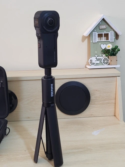 Insta360 One RS 1-inch 360 Edition - Caméra 360 VIDEO UHD 6K avec Deux capteurs 1 Pouce, co-conçue avec Leica, Photo 21MP, stabilisation FlowState, Faible luminosité de qualité, résistante à l'eau