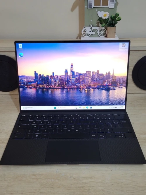 DELL XPS 9300 | CORE i7-1065G7 | 16GB RAM | 512GB NVMe SSD | INTEL IRIS XE GRAPHICS