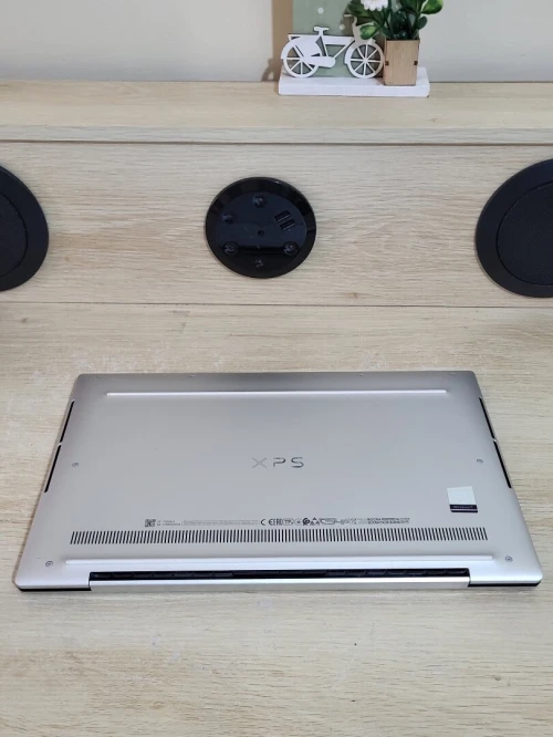DELL XPS 9300 | CORE i7-1065G7 | 16GB RAM | 512GB NVMe SSD | INTEL IRIS XE GRAPHICS