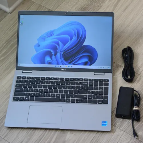 DELL LATITUDE 5520 | INTEL 11TH GEN CORE i7 1165G7 @2.8GHz | 16GB RAM | 512GB SSD | INTEL Iris Xe