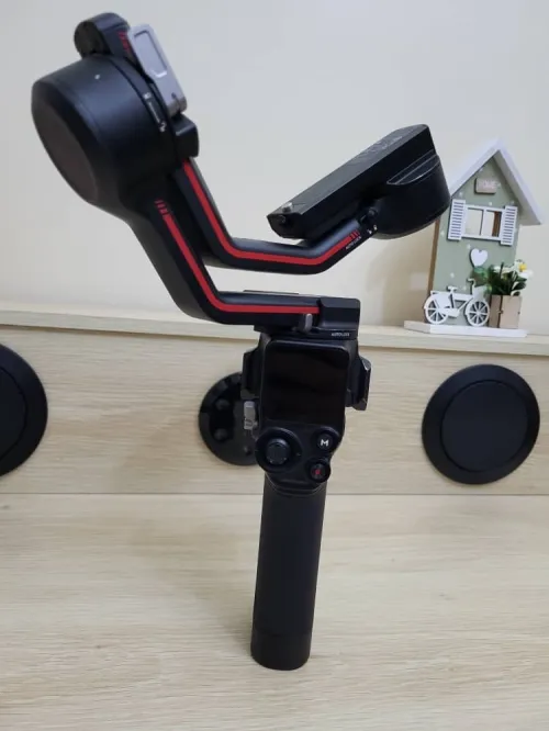 DJI RONIN RS 3 Stabilisateur de nacelle à 3 Axes pour Reflex et caméras Canon/Sony/Nikon....