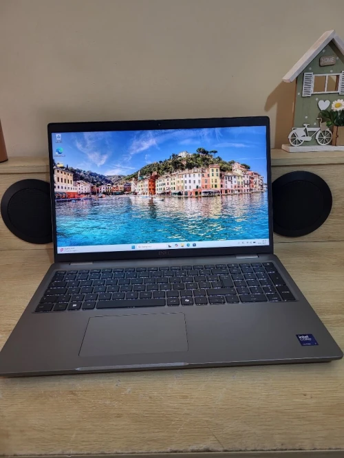 DELL PRECISION 3591 | CORE Ultra 7 165H | NVIDIA RTX 2000 ADA GEN 8GB | 1To NVMe SSD | 32GB RAM | WORKSTATION