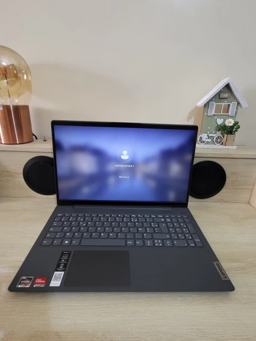 Lenovo IdeaPad 15.6'' FHD | RYZEN 7 5700U | 8GB RAM | 512GB NVMe SSD | AMD RADEON GRAPHICS 2GB