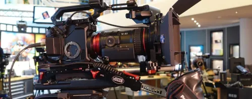 CAMERA PROFESSIONNELLE PANASONIC EVA1 CAPTEUR SUPER 35mm 5.7K 5720 x 3016 VIDEO 4K DE QUALITE CINEMA