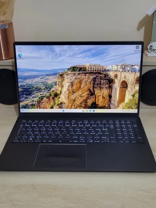 DELL VOSTRO 15.6'' FHD | CORE i5-11300H | 8GB RAM | 256GB NVMe SSD | INTEL IRIS XE