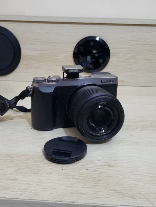 Panasonic Lumix GX80 | Hybride Compact Vidéo UHD 4K + Objectif Panasonic Lumix G 25 mm f/1.7 ASPH