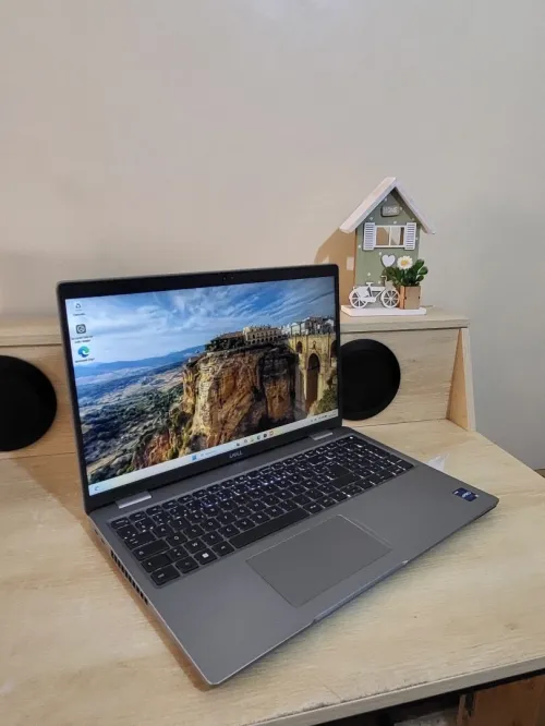 DELL LATITUDE 5540 | CORE i7 1365U | 16GB RAM | 512GB NVMe SSD | INTEL IRIS XE GRAPHICS