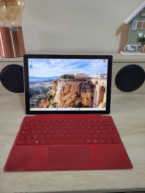 Microsoft Surface Pro 4 | INTEL CORE i7 6650U | 8GB RAM | 256 SSD | INTEL IRIS GRAPHICS