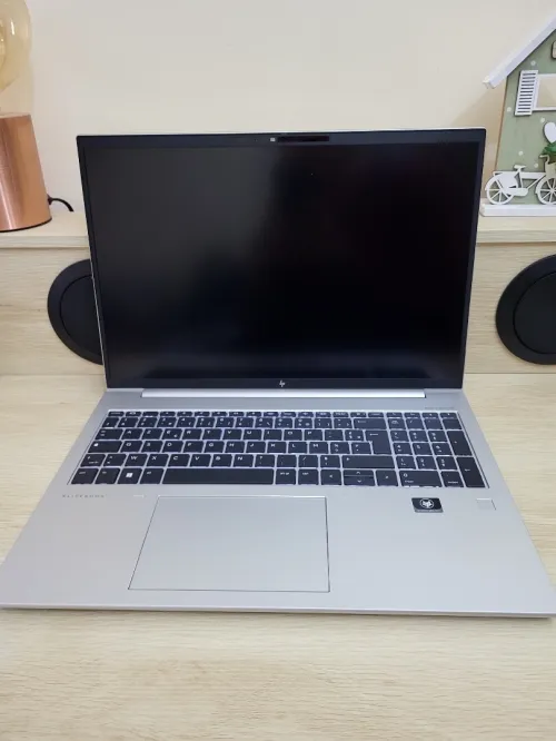 HP ELITEBOOK 865 G9 | AMD RYZEN 5 PRO 6650U | 8GB RAM | 256GB SSD | AMD Radeon Graphics