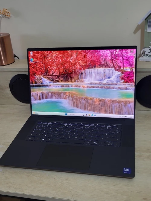 DELL PRECISION 5690 | CORE Ultra 7-165H | RTX 1000 ADA 6GB | 512GB NVMe SSD | 32GB RAM
