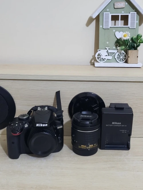 Nikon D3400 Appareil Photo Numérique Réflex 24.2 Mpix + OBJECTIF Nikon AF-P DX Nikkor 18 55mm f 3.5 5.6 g vr