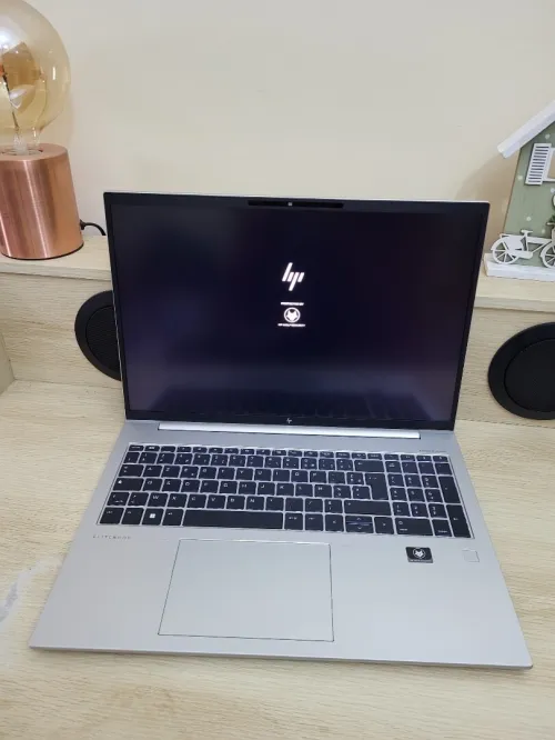 HP ELITEBOOK 865 G9 | AMD RYZEN 5 PRO 6650U | 8GB RAM | 256GB SSD | AMD Radeon Graphics
