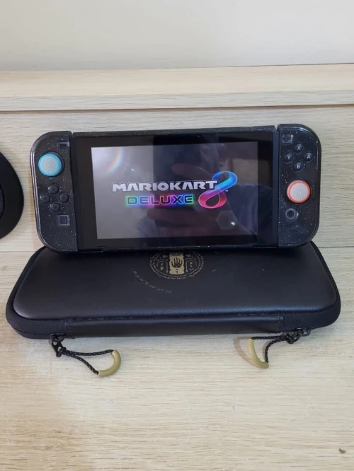 Nintendo Switch + 1 JEUX + PROTECTION TRANSPARENTE + POCHETTE