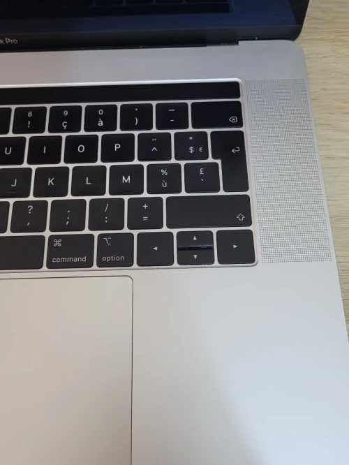 MacBook Pro 15" 2019 | CORE i7 | 16GB RAM | AMD RADEON PRO 555X 4GB | 256GB SSD | GAMME | Workstation