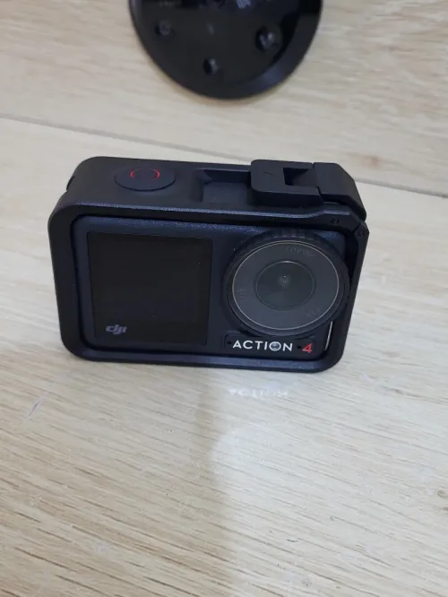 DJI Osmo Action 4 - Caméra d'Action étanche 4K/120 FPS Images saisissantes en Basse lumière 1770mAh