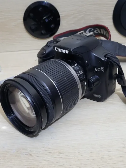 Canon EOS 500D Appareil photo numérique Reflex 15.1 Mpix + Objectif Canon EF-S 18-200 mm f/3,5-5,6 IS APS-C