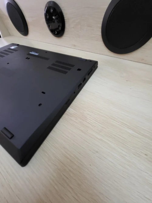 THINKPAD P53s 15.6 FHD | CORE i7 8565U | NVIDIA QUADRO P520 2GB | 8GB RAM | 256 NVME SSD