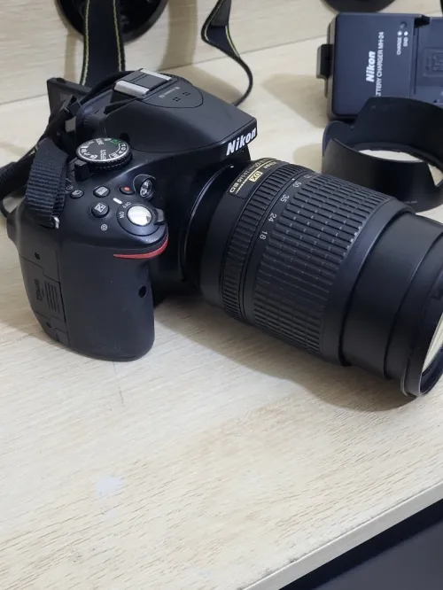 Nikon D5200 Appareil photo numérique Réflex 24,2 Mpix + Objectif AF-S DX 18-105mm f/ ED VR