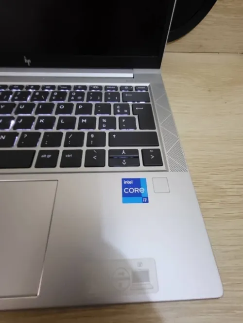 HP ELITEBOOK 830 G8 | CORE i7-1185G7 | 32GB RAM | 512GB SSD | INTEL IRIS XE GRAPHICS