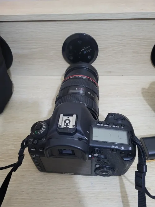 Canon EOS 5D Mark IV | Capteur 30Mpx Rendu cinématographique 4K + Objectif Canon EF 24 70 2.8 L USM