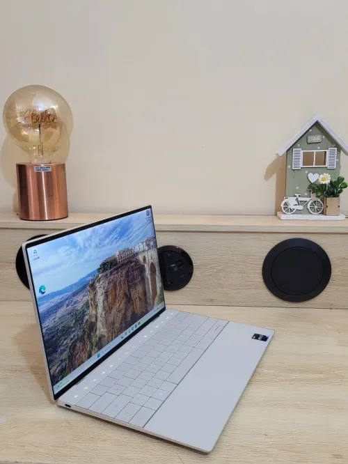DELL XPS 9320 | EVO CORE i7-1260P | 16GB RAM | 512GB SSD | INTEL IRIS XE GRAPHICS