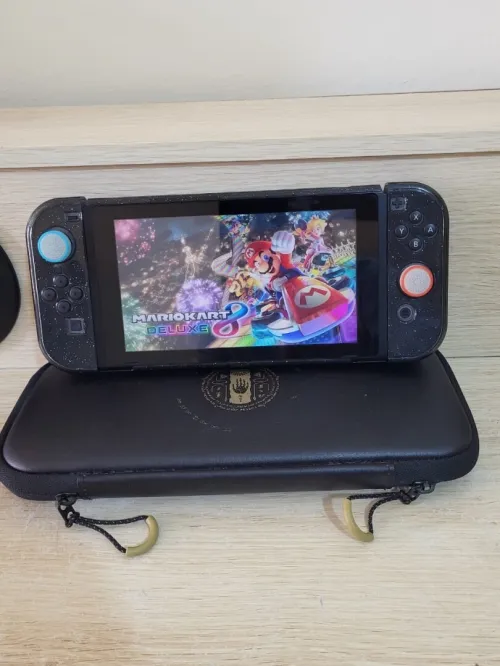 Nintendo Switch + 1 JEUX + PROTECTION TRANSPARENTE + POCHETTE