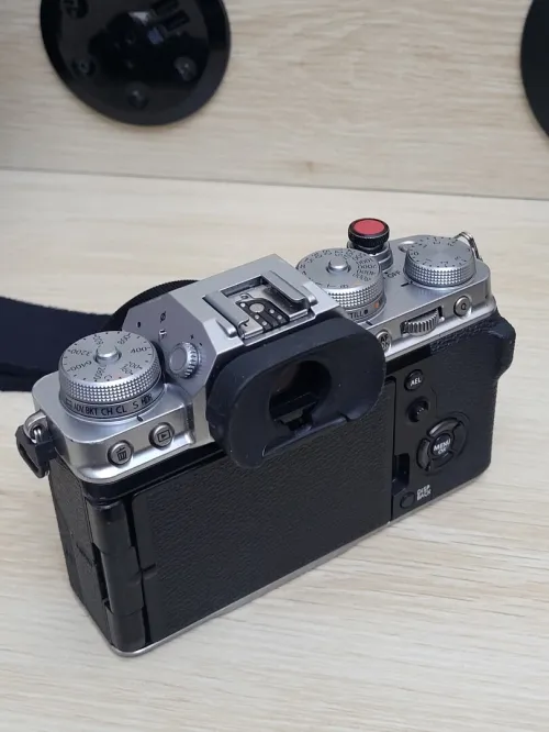Fujifilm X-T4 sans miroir | 26Mpx | APS-C | 4K/UHD 60 pi/s | + OBLECTIF  TTARTISAN 27mm f/2.8 X AF