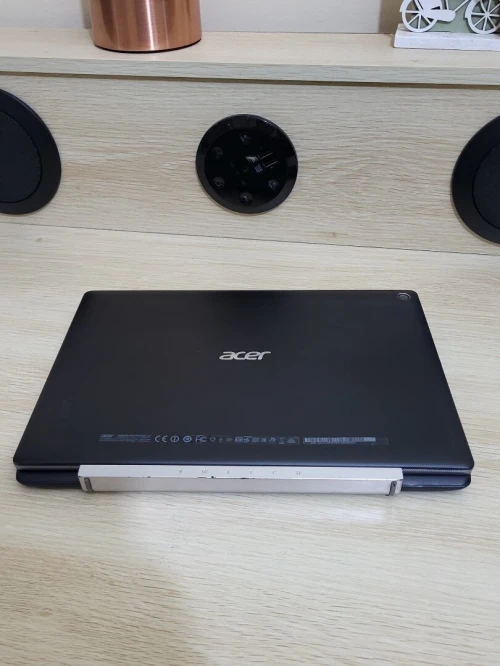 ACER Aspire Switch SW5-017 | Atom x5-Z8350 Hybride 2-en-1 10.1" Écran tactile | 4GB RAM | 64GB SSD 