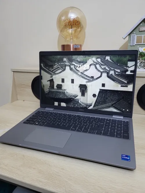 DELL LATITUDE 5520 | INTEL CORE i7 1165G7 | 16GB RAM | 256GB SSD | INTEL Iris Xe