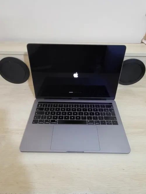 MacBook Pro Touch Bar Mid 2019 13-inch | INTEL CORE I5 QUATRE COEURS | 8GB RAM | 256GB SSD