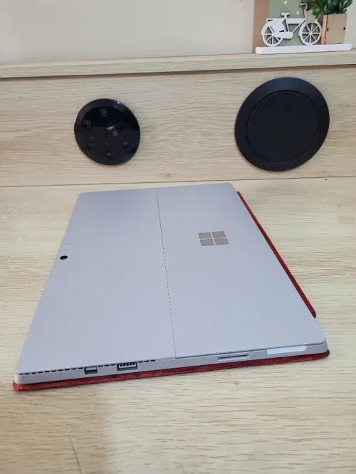 Microsoft Surface Pro 4 | INTEL CORE i7 6650U | 8GB RAM | 256 SSD | INTEL IRIS GRAPHICS