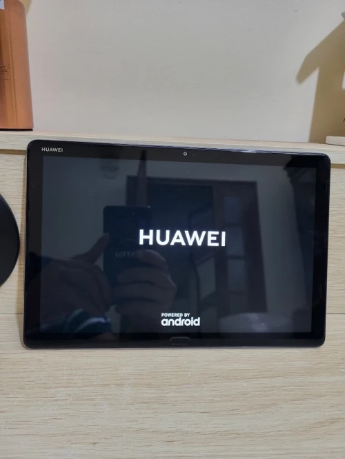 HUAWEI Mediapad M5 Lite Wi-FI Tablette Tactile 10.1" Gris 32GB - 3GB RAM - Bluetooth - Quatre Haut-parleurs
