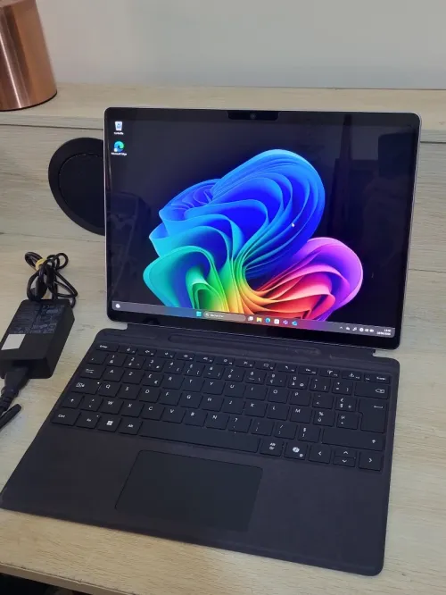 AI Microsoft Surface Pro 11 Copilot+ | OLED 2.8K 13" Tactile 120 Hz | INTEL CORE Ultra 5 236V | 16GB RAM | 256GB RAM | Arc Graphics 130V 8GB | Platine Tablette | Hybride 2-en-1