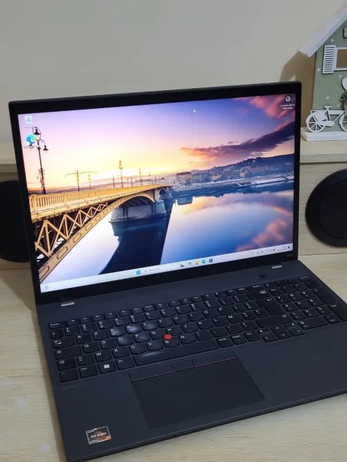 LENOVO THINKPAD P16S GEN 2 | RYZEN 7 PRO 7840U w| 32GB RAM | 512GB SSD | RADEON 780M GRAPHICS 4GB