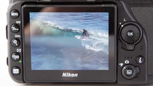 Nikon D7500 DSLR Reflex APS-C DX 20.9 Mégapixels Vidéo 4K UHD + AF-S DX 18-300 mm f/3.5-6.3 G ED VR