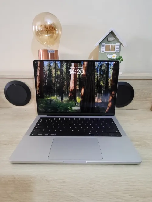 MacBook Pro M3 14 POUCES 2024 | Puce M3 Pro CPU 10 | GPU 14 COEURS | 18GB RAM | 1TB NVMe | CYCLES 29