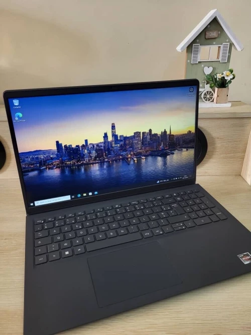 DELL VOSTRO 15.6'' FHD | RYZEN 5 5500U | 8GB RAM | 512GB SSD | AMD RADEON GRAPHICS 