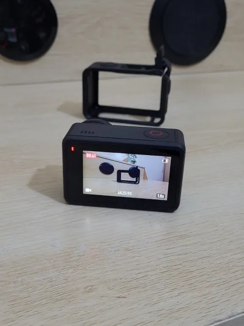 DJI Osmo Action 4 - Caméra d'Action étanche 4K/120 FPS Images saisissantes en Basse lumière 1770mAh