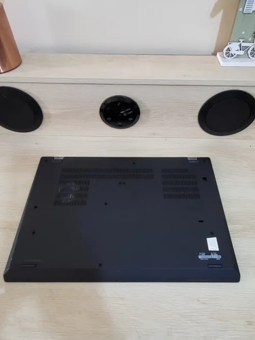 ThinkPad P15s GEN 2 | i7-1165G7 | NVIDIA QUADRO T500 4GB | 16GB RAM | 512GB NVMe SSD | WORKSTATION