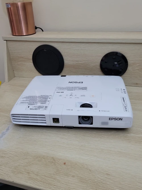 EPSON EB1751 PROJECTEUR 3LCD - PORTABLE - 2600 LUMENS - XGA (1024 x 768) - 4:3 + 2 TÉLÉCOMMANDES