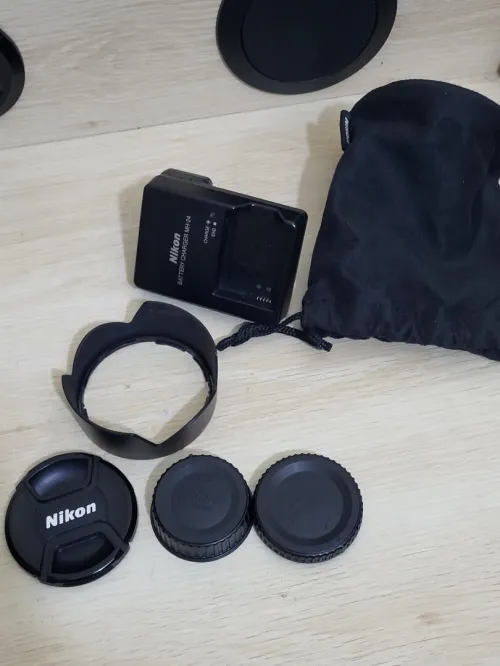 Nikon D5200 Appareil photo numérique Réflex 24,2 Mpix + Objectif AF-S DX 18-105mm f/ ED VR