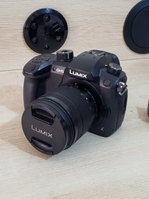 Panasonic Lumix DC-GH5 Appareil photo hybride de 20.3 MP | Vidéo UHD 4K/60p à durée illimitée + OBJECTIF Lumix G Vario 12-60mm f/3.5-5.6 Asph