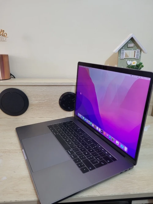 MacBook Pro 15.6" | CORE i7 | 16GB RAM | AMD RADEON PRO 455 2GB | 512GB SSD | GAMME Workstation