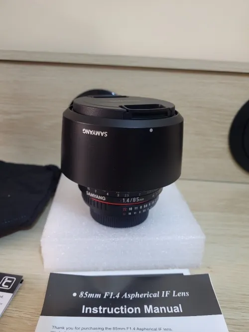 Samyang AE 85mm f/1.4 AS IF UMC plein format -APS-C Objectif portrait pour Nikon F D780 D3500 D850..