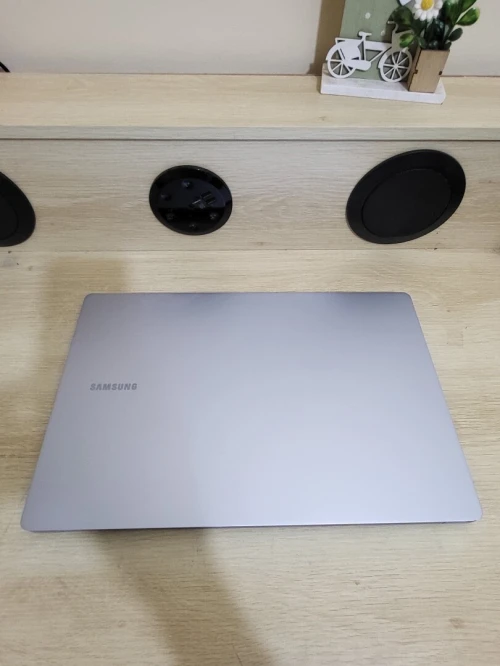 Samsung Galaxy Book4 Edge 15,6" Copilot+ | Snapdragon X Plus X1P42100 | 16GB RAM | 256GB SSD