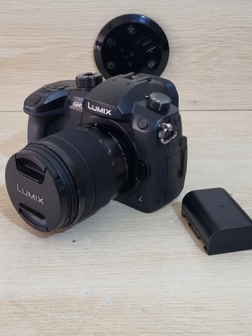 Panasonic Lumix DC-GH5 Appareil photo hybride de 20.3 MP | Vidéo UHD 4K/60p à durée illimitée + OBJECTIF Lumix G Vario 12-60mm f/3.5-5.6 Asph